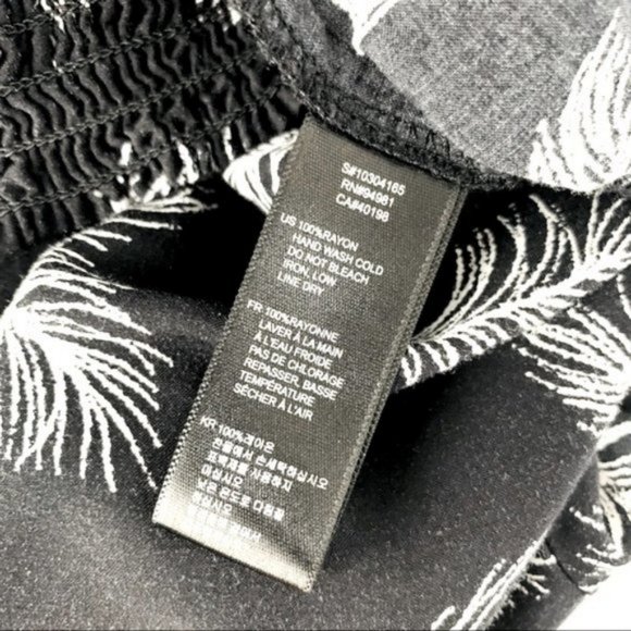 FOREVER 21 / Black & White Feather Batwing Top / Medium - Picture 8 of 8